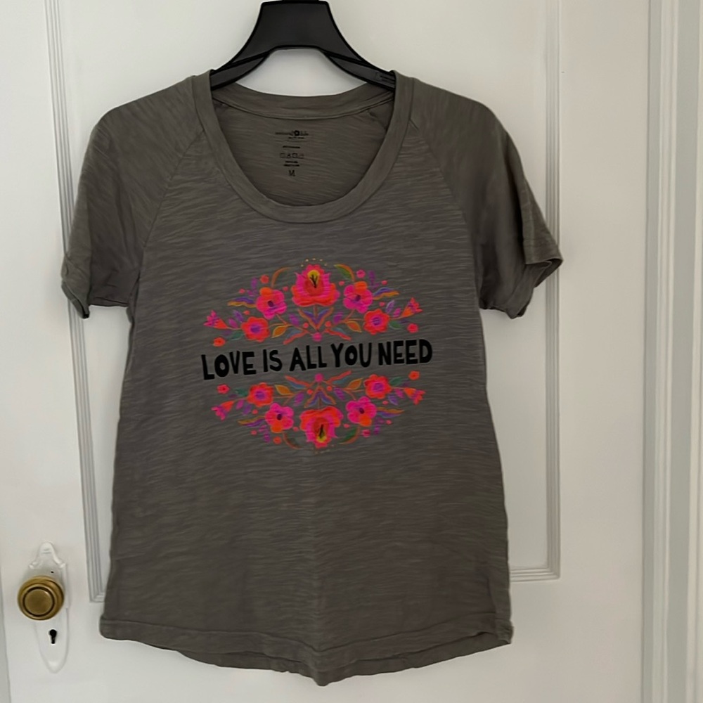 Natural Life tee Medium EUC